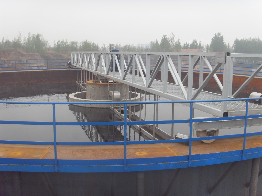 地衛(wèi)環(huán)保刮吸泥機——節(jié)能環(huán)保，高效凈化水質(zhì)